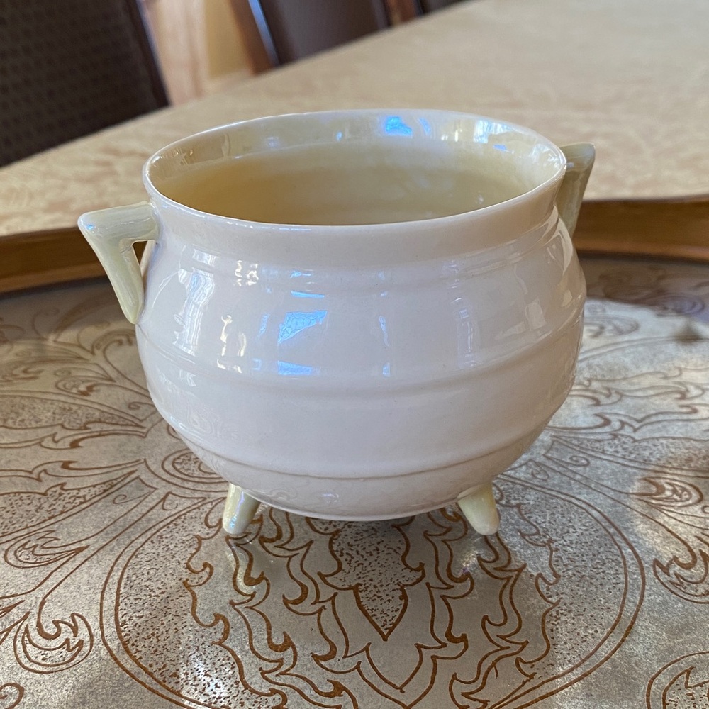 BELLEEK Aberdeen Pot